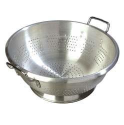 Carlisle 60277 16-1/2" Round Colander with 16 Qt Capacity, Aluminum